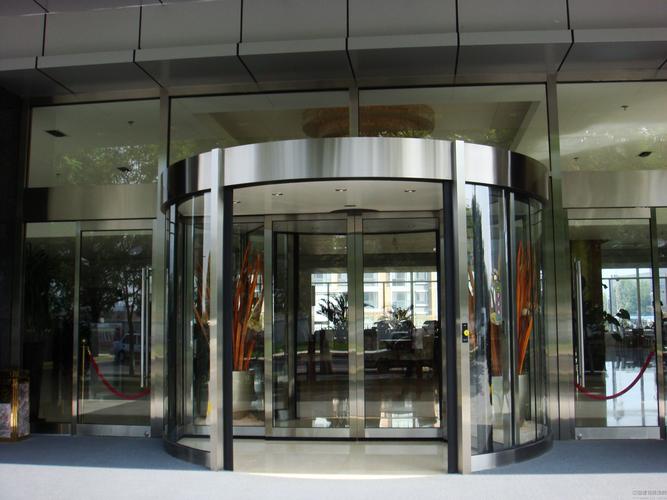 江蘇酒店豪華旋轉(zhuǎn)門廠家引領(lǐng)酒店門戶潮流,高端奢華