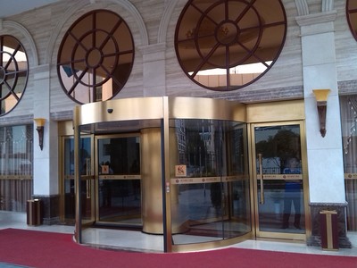 旋轉門首選廣東堅鋒JFMY，覆蓋華南所有城市售后服務無憂